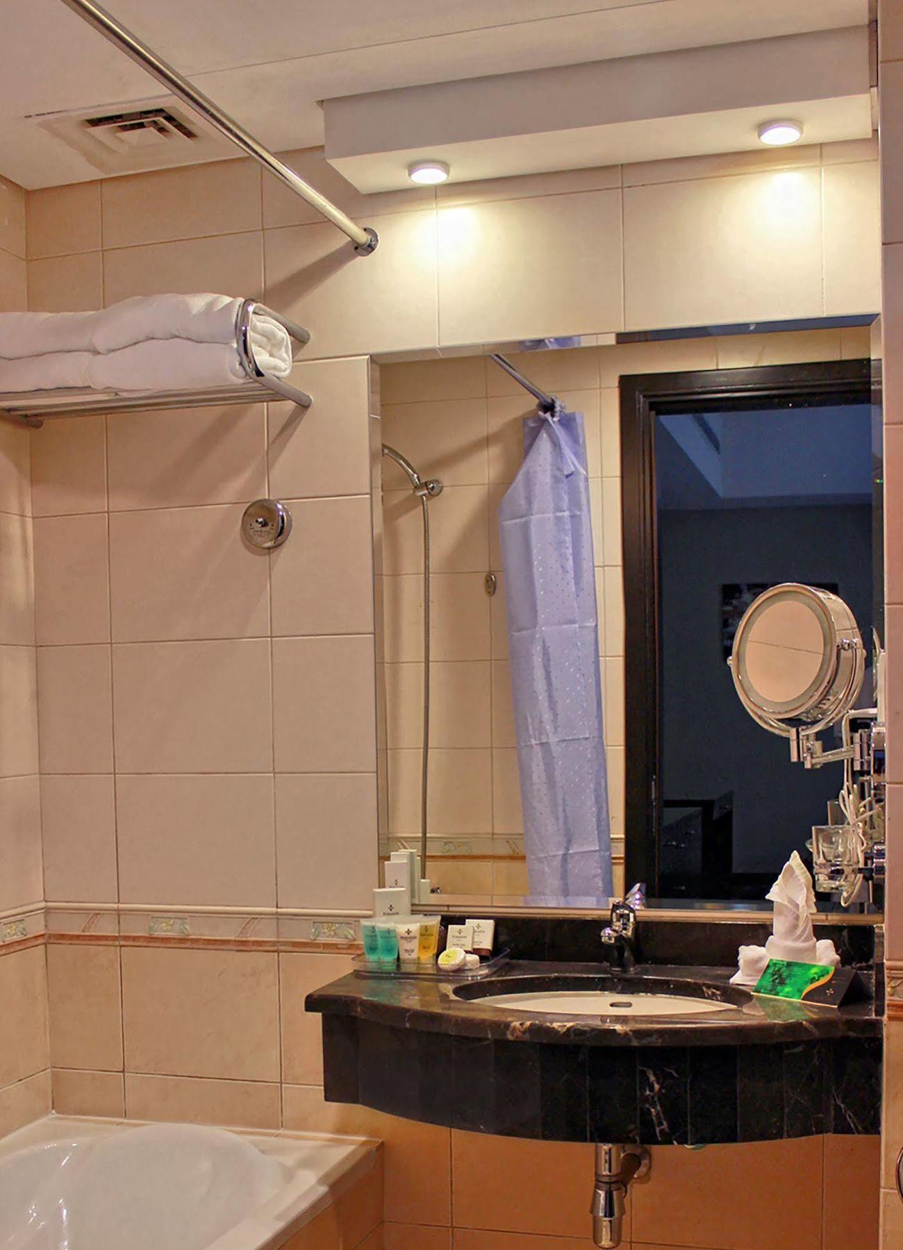 Paragon Hotel Abu Dhabi Ngoại thất bức ảnh